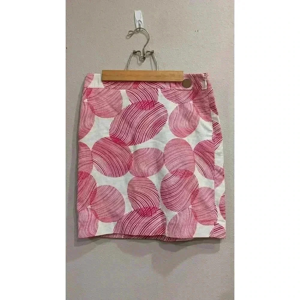 Women's mini skirt by Ann Taylor Petites in size  0, New without tags